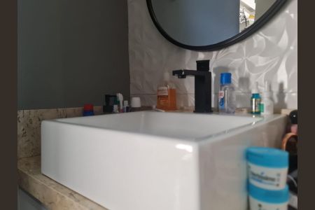 Apartamento à venda com 47m², 2 quartos e 1 vaga Apartamento à venda com 47m², 2 quartos e 1 vagaBanheiro Social