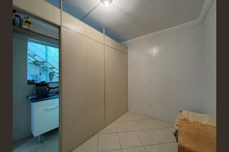 Casa à venda com 154m², 4 quartos e 2 vagas Casa à venda com 154m², 4 quartos e 2 vagasQuarto da edícula