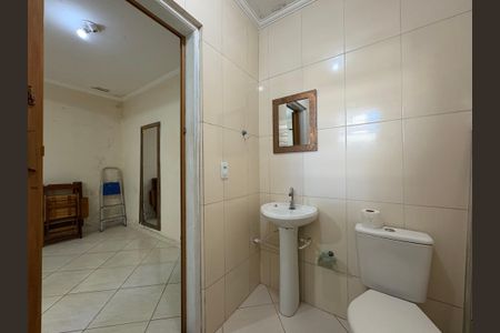 Casa à venda com 154m², 4 quartos e 2 vagas Casa à venda com 154m², 4 quartos e 2 vagasBanheiro da edícula