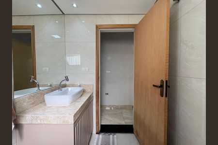 Casa à venda com 154m², 4 quartos e 2 vagas Casa à venda com 154m², 4 quartos e 2 vagasLavabo