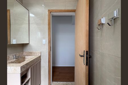 Casa à venda com 154m², 4 quartos e 2 vagas Casa à venda com 154m², 4 quartos e 2 vagasBanheiro da Suíte