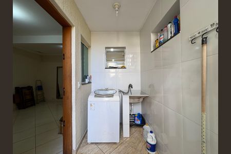 Casa à venda com 154m², 4 quartos e 2 vagas Casa à venda com 154m², 4 quartos e 2 vagasÁrea de Serviço