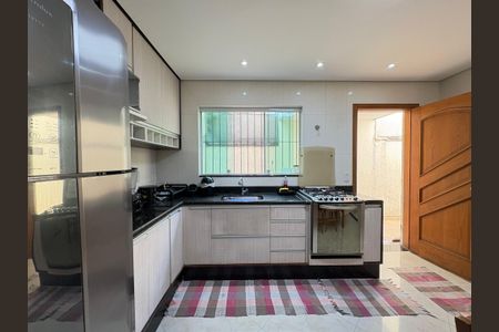 Casa à venda com 154m², 4 quartos e 2 vagas Casa à venda com 154m², 4 quartos e 2 vagasCozinha