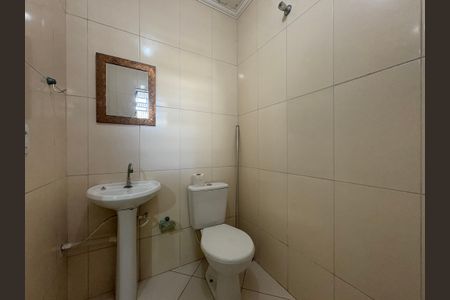 Casa à venda com 154m², 4 quartos e 2 vagas Casa à venda com 154m², 4 quartos e 2 vagasBanheiro da edícula