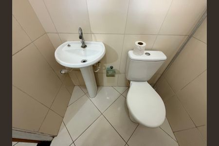 Casa à venda com 154m², 4 quartos e 2 vagas Casa à venda com 154m², 4 quartos e 2 vagasBanheiro da edícula