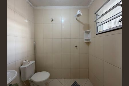 Casa à venda com 154m², 4 quartos e 2 vagas Casa à venda com 154m², 4 quartos e 2 vagasBanheiro da edícula