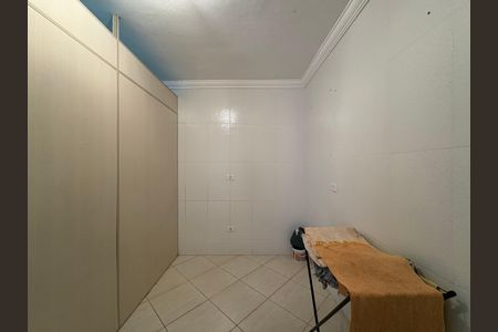 Casa à venda com 154m², 4 quartos e 2 vagas Casa à venda com 154m², 4 quartos e 2 vagasQuarto da edícula