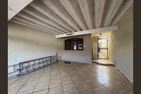 Casa à venda com 154m², 4 quartos e 2 vagas Casa à venda com 154m², 4 quartos e 2 vagasGaragem