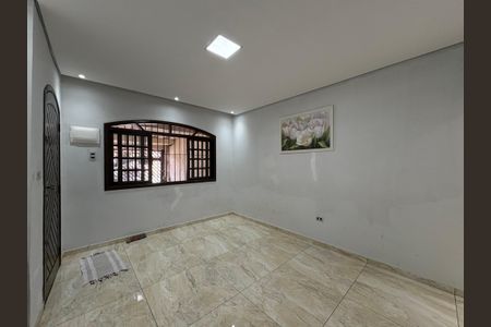 Casa à venda com 154m², 4 quartos e 2 vagas Casa à venda com 154m², 4 quartos e 2 vagasSala