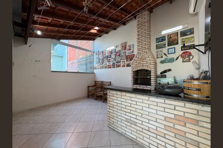 Casa à venda com 154m², 4 quartos e 2 vagas Casa à venda com 154m², 4 quartos e 2 vagasÁrea gourmet