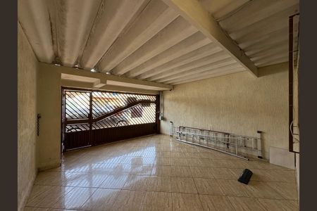 Casa à venda com 154m², 4 quartos e 2 vagas Casa à venda com 154m², 4 quartos e 2 vagasGaragem