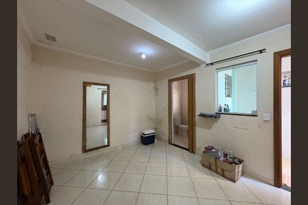 Casa à venda com 154m², 4 quartos e 2 vagas Casa à venda com 154m², 4 quartos e 2 vagasSala da edícula