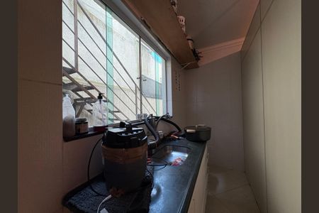 Casa à venda com 154m², 4 quartos e 2 vagas Casa à venda com 154m², 4 quartos e 2 vagasCozinha da edícula