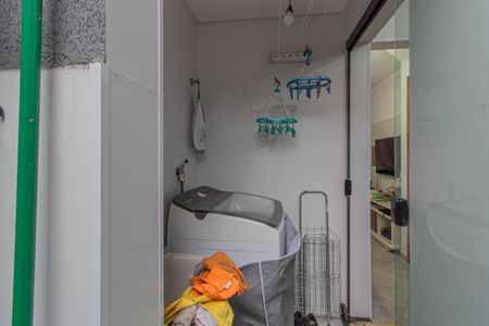 Casa de condomínio à venda com 70m², 2 quartos e 1 vagaÁrea de Serviço