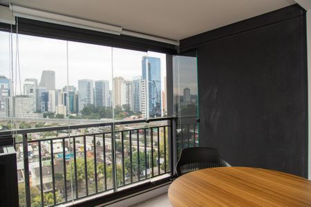 Varanda de kitnet/studio para alugar com 1 quarto, 33m² em Vila Cordeiro, São Paulo