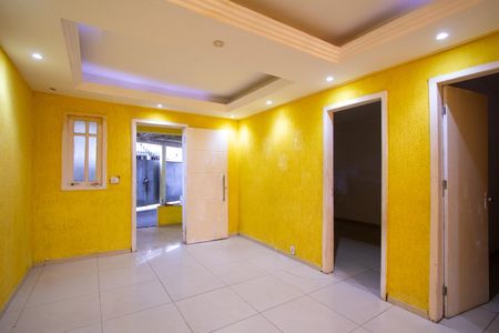 Casa para alugar com 120m², 2 quartos e 2 vagasSala