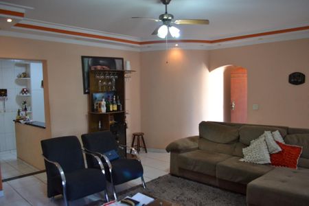 Casa para alugar com 3 quartos, 380m² em Vila Endres, Guarulhos