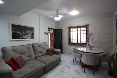 Sala de casa à venda com 3 quartos, 135m² em Taquara, Rio de Janeiro