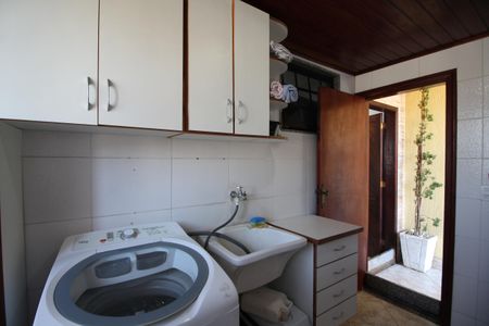 Casa à venda com 135m², 3 quartos e 1 vagaÁrea de Serviço