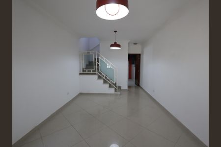 Casa à venda com 135m², 3 quartos e 2 vagasSala