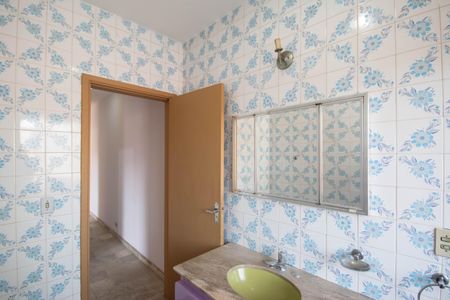 Casa à venda com 246m², 3 quartos e 5 vagasBanheiro 2