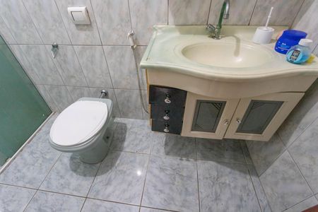 Casa à venda com 280m², 3 quartos e 8 vagasBanheiro da Suíte 2