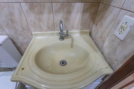 Casa à venda com 280m², 3 quartos e 8 vagasBanheiro social