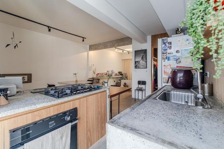 Cozinha de apartamento para alugar com 1 quarto, 70m² em Pinheiros, São Paulo