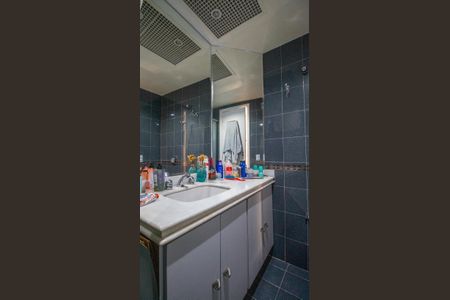 Apartamento à venda com 290m², 5 quartos e 3 vagasBanheiro Suite 3