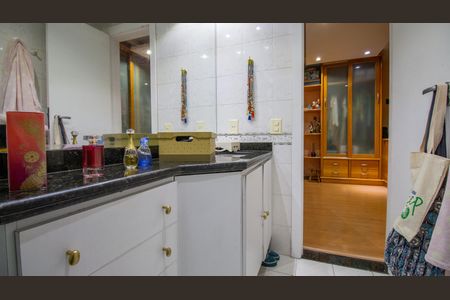 Apartamento à venda com 290m², 5 quartos e 3 vagasBanheiro Suite