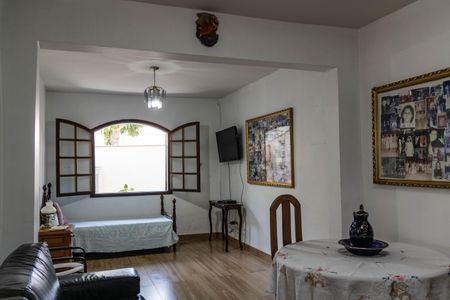 Casa à venda com 400m², 4 quartos e 2 vagasSuíte