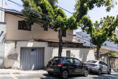 Casa à venda com 400m², 4 quartos e 2 vagasFachada