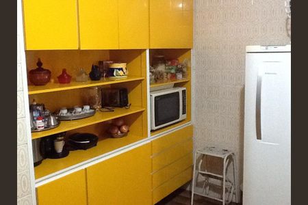 Casa à venda com 3 quartos, 132m² em Vila Firmiano Pinto, São Paulo