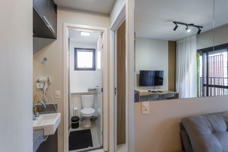 Banheiro de apartamento à venda com 1 quarto, 30m² em Indianópolis, São Paulo