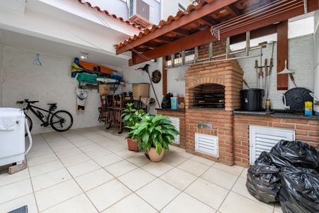 Casa à venda com 250m², 4 quartos e 2 vagas Casa à venda com 250m², 4 quartos e 2 vagasQuintal