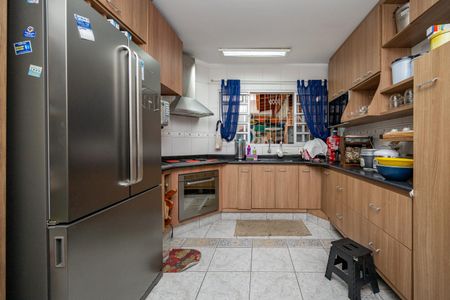 Casa à venda com 250m², 4 quartos e 2 vagas Casa à venda com 250m², 4 quartos e 2 vagasCozinha