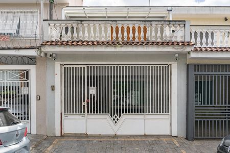 Casa à venda com 250m², 4 quartos e 2 vagas Casa à venda com 250m², 4 quartos e 2 vagasFachada