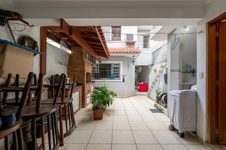 Casa à venda com 250m², 4 quartos e 2 vagas Casa à venda com 250m², 4 quartos e 2 vagasQuintal