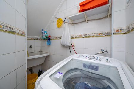 Casa à venda com 250m², 4 quartos e 2 vagas Casa à venda com 250m², 4 quartos e 2 vagasÁrea de Serviço