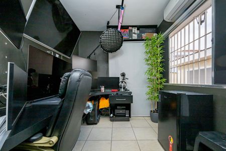 Casa à venda com 250m², 4 quartos e 2 vagas Casa à venda com 250m², 4 quartos e 2 vagasEscritório