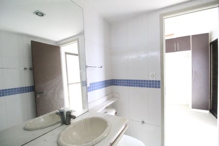 Apartamento à venda com 130m², 4 quartos e 2 vagas Apartamento à venda com 130m², 4 quartos e 2 vagasBanheiro da suíte 2