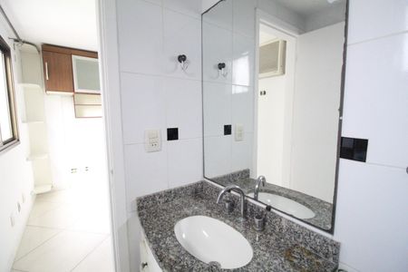 Apartamento à venda com 130m², 4 quartos e 2 vagas Apartamento à venda com 130m², 4 quartos e 2 vagasBanheiro da suíte 1