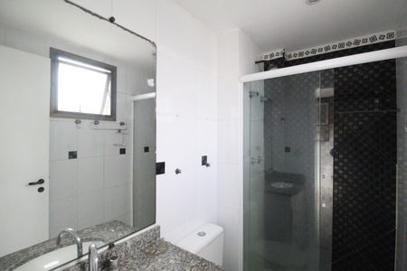 Apartamento à venda com 130m², 4 quartos e 2 vagas Apartamento à venda com 130m², 4 quartos e 2 vagasBanheiro da suíte 1