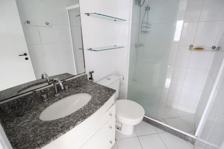 Apartamento à venda com 130m², 4 quartos e 2 vagas Apartamento à venda com 130m², 4 quartos e 2 vagasBanheiro social 1