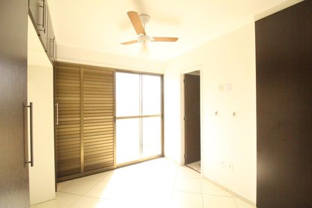 Apartamento à venda com 130m², 4 quartos e 2 vagas Apartamento à venda com 130m², 4 quartos e 2 vagasSuíte 2