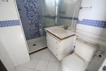 Apartamento à venda com 130m², 4 quartos e 2 vagas Apartamento à venda com 130m², 4 quartos e 2 vagasBanheiro da suíte 2