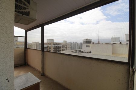 Apartamento à venda com 130m², 4 quartos e 2 vagas Apartamento à venda com 130m², 4 quartos e 2 vagasVaranda