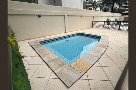 Apartamento à venda com 130m², 4 quartos e 2 vagas Apartamento à venda com 130m², 4 quartos e 2 vagasÁrea comum - Piscina