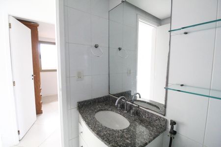 Apartamento à venda com 130m², 4 quartos e 2 vagas Apartamento à venda com 130m², 4 quartos e 2 vagasBanheiro social 1