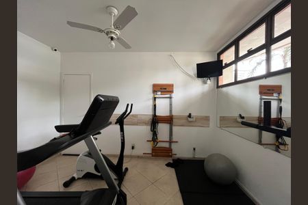 Apartamento à venda com 130m², 4 quartos e 2 vagas Apartamento à venda com 130m², 4 quartos e 2 vagasÁrea comum - Academia